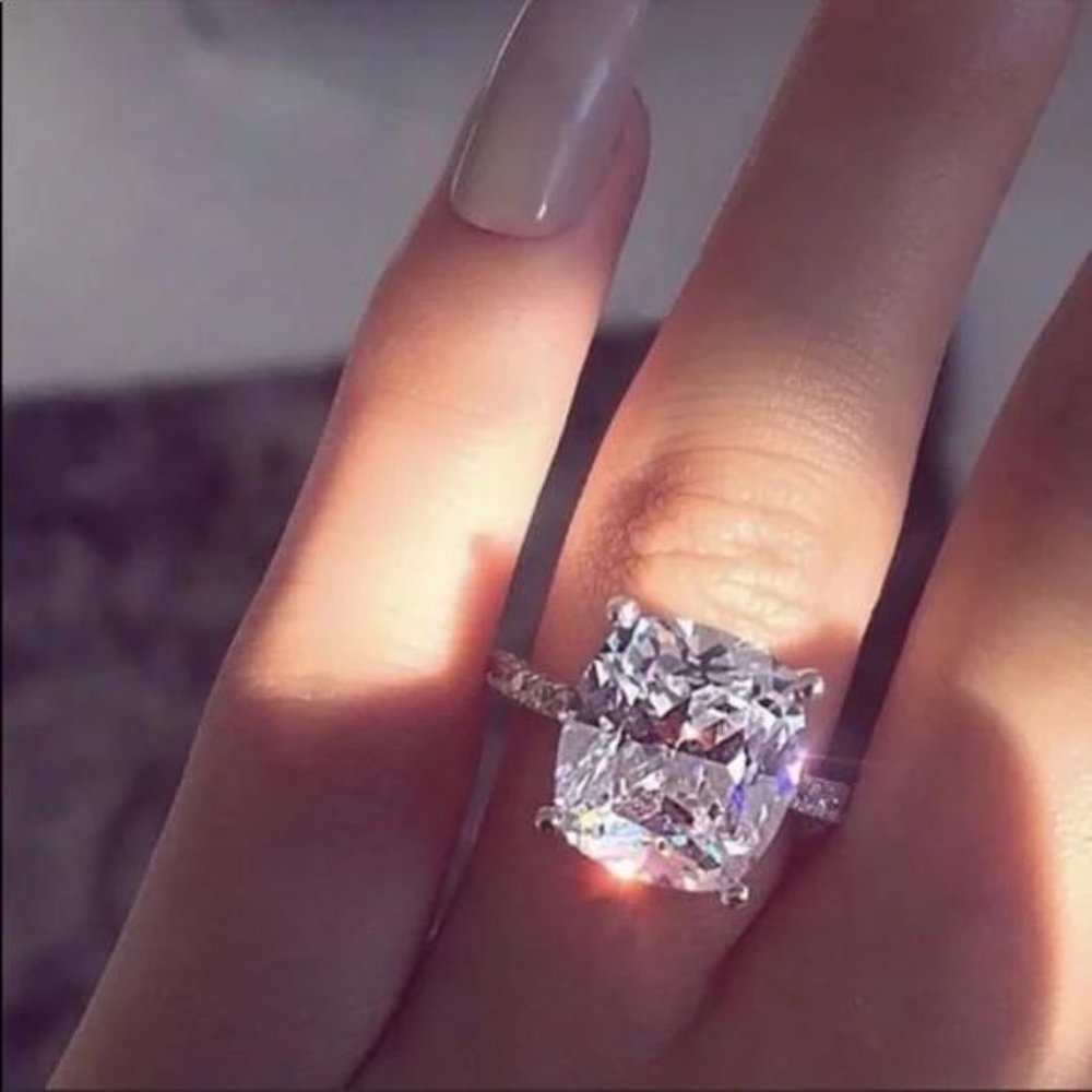 NEW 925 STERLING SILVER DIAMOND RING, BEAUTIFUL RING, SHINY RING. - Picture 2 of 4